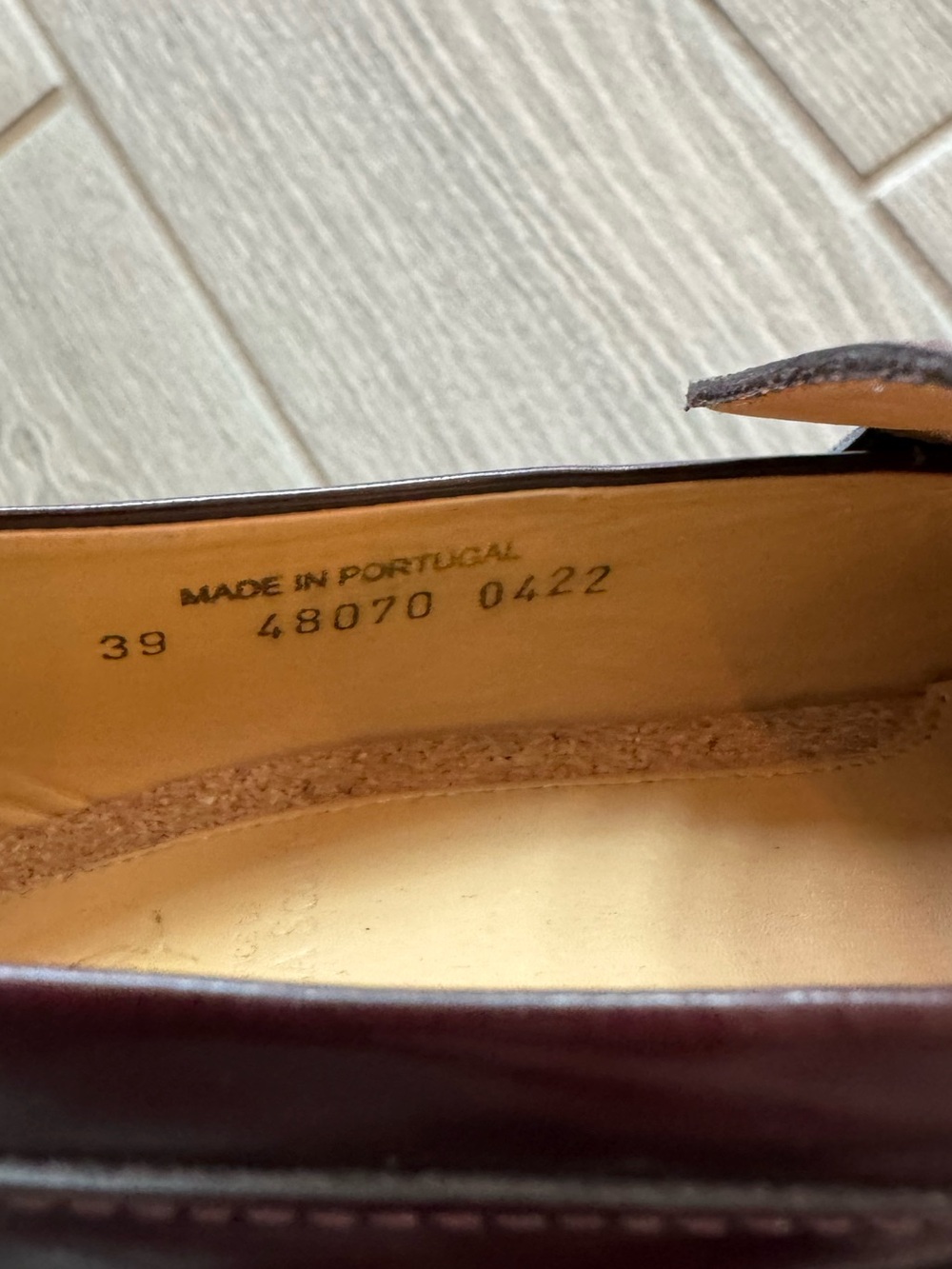 THE OFFICE OF ANGELA SCOTT Miss Juliette Loafer Pumps Burgundy Size 39 GUC - Picture 9 of 11